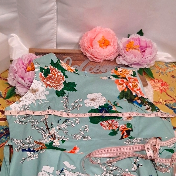 Lovely floral dress - Picture 11 of 14